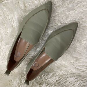 New with tag Pointed toe loafer